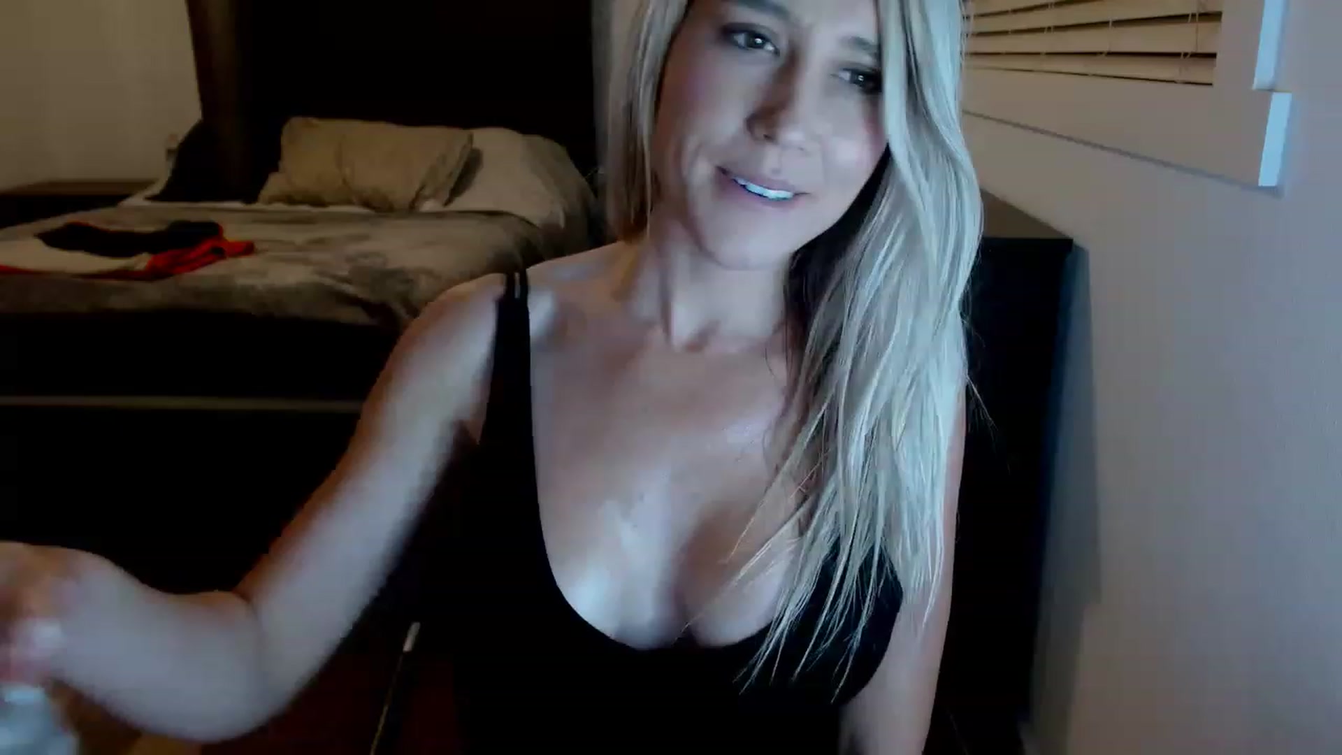 Gallery image thumbnail from blondmilf92's myfreecams stream on, 11/14/2022, 11:20 image 3 of 20