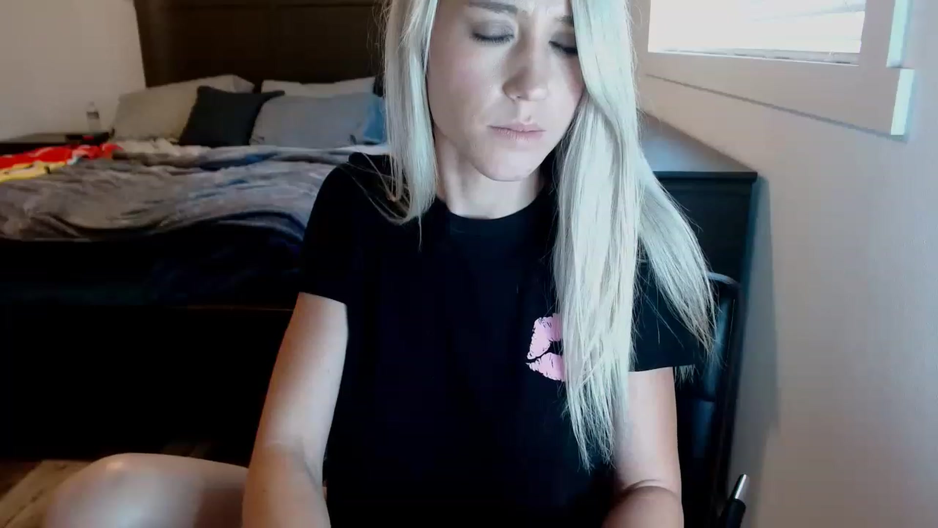 Gallery image thumbnail from blondmilf92's myfreecams stream on, 11/14/2022, 22:13 image 11 of 20