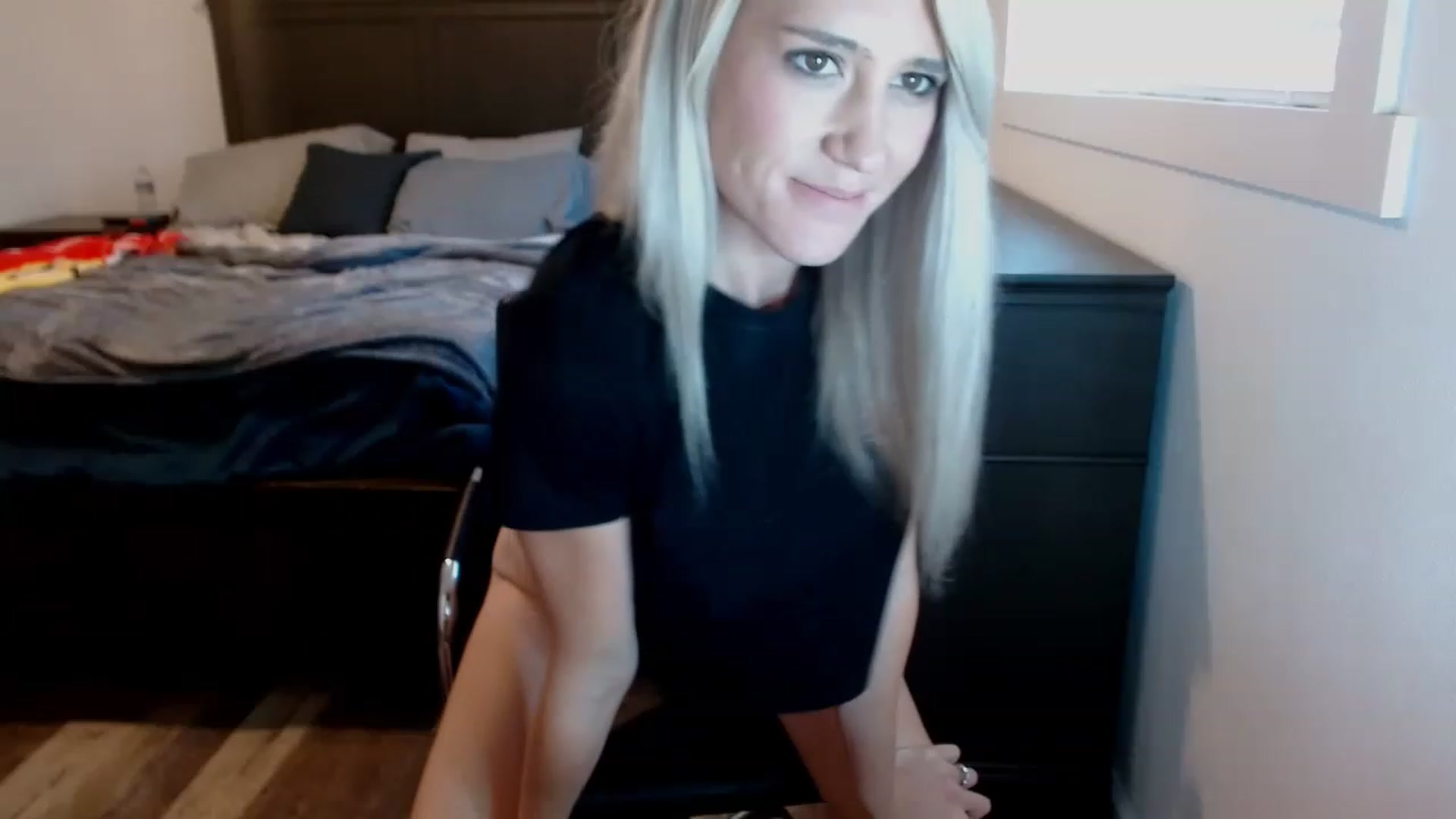 Gallery image thumbnail from blondmilf92's myfreecams stream on, 11/14/2022, 22:13 image 16 of 20