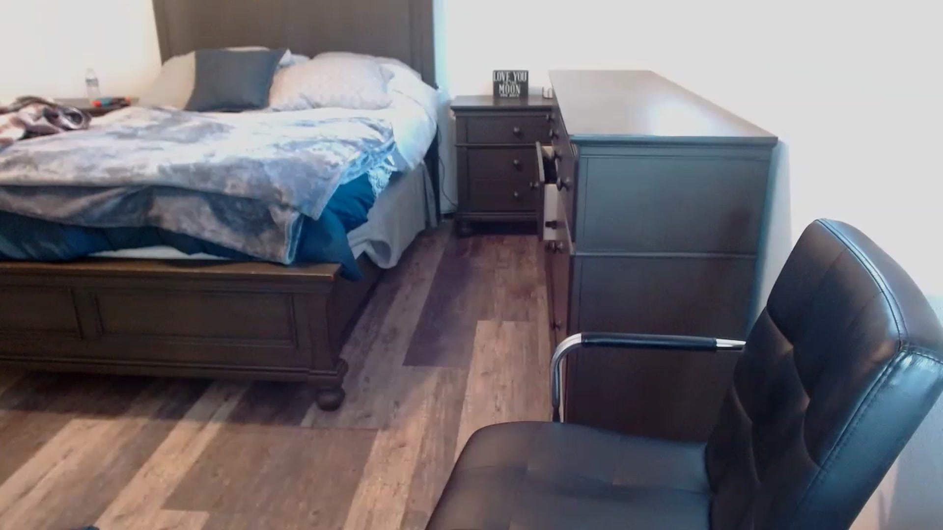 Gallery image thumbnail from blondmilf92's myfreecams stream on, 11/15/2022, 20:01 image 10 of 20