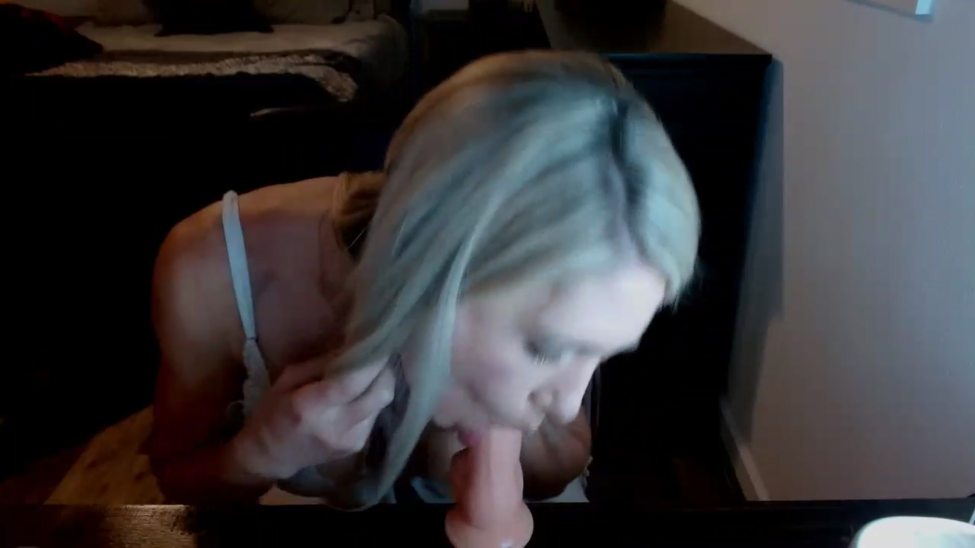 Gallery image thumbnail from blondmilf92's myfreecams stream on, 11/17/2022, 05:10 image 8 of 20
