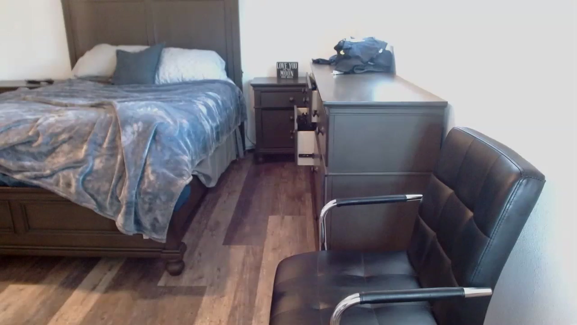 Gallery image thumbnail from blondmilf92's myfreecams stream on, 11/17/2022, 22:05 image 13 of 20