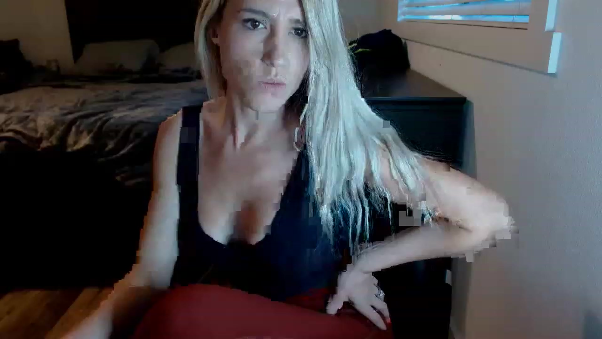 Gallery image thumbnail from blondmilf92's myfreecams stream on, 11/20/2022, 24:45 image 20 of 20
