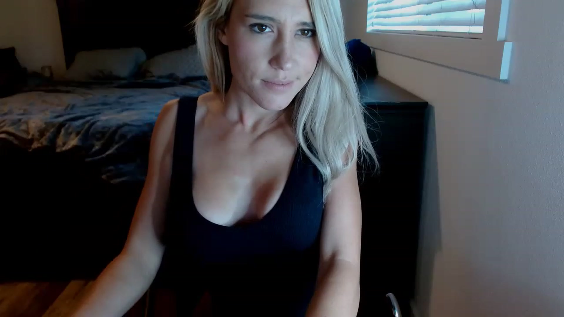 Gallery image thumbnail from blondmilf92's myfreecams stream on, 11/20/2022, 24:45 image 8 of 20