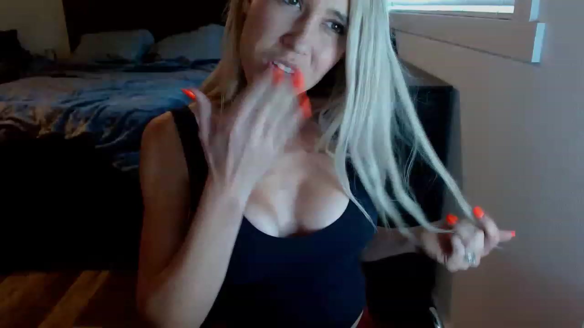 Gallery image thumbnail from blondmilf92's myfreecams stream on, 11/20/2022, 24:45 image 1 of 20