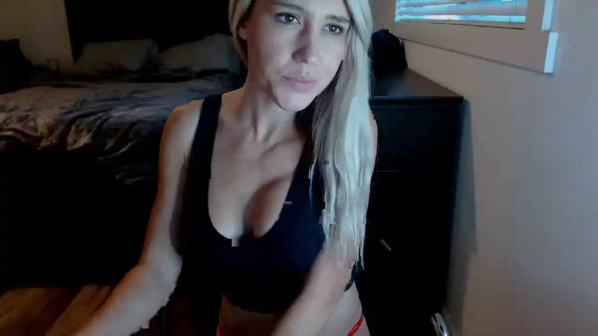 Gallery image thumbnail from blondmilf92's myfreecams stream on, 11/20/2022, 24:45 image 17 of 20