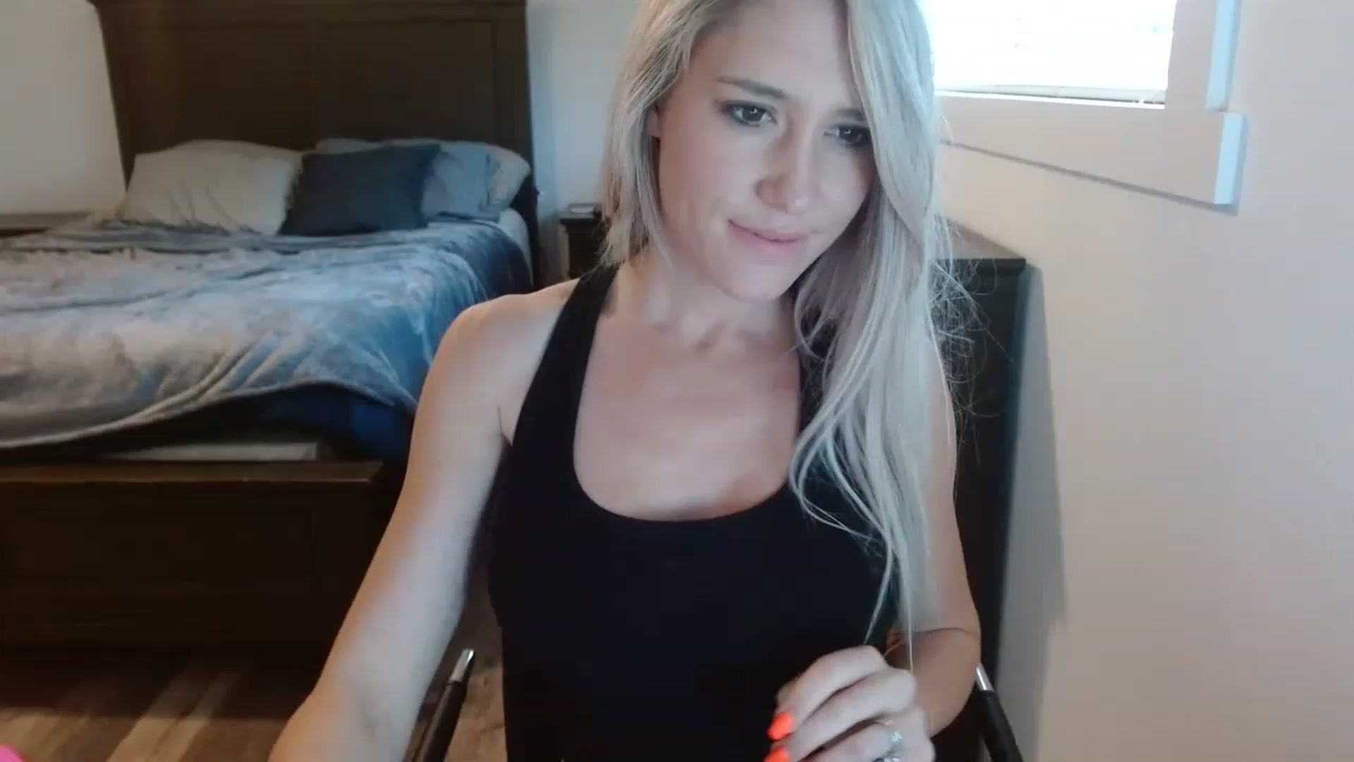 Gallery image thumbnail from blondmilf92's myfreecams stream on, 11/26/2022, 01:16 image 4 of 20