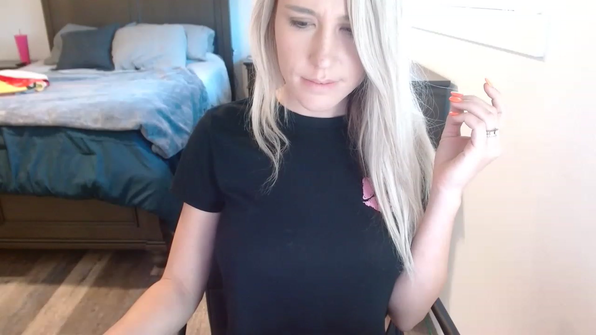 Gallery image thumbnail from blondmilf92's myfreecams stream on, 11/28/2022, 24:08 image 16 of 20