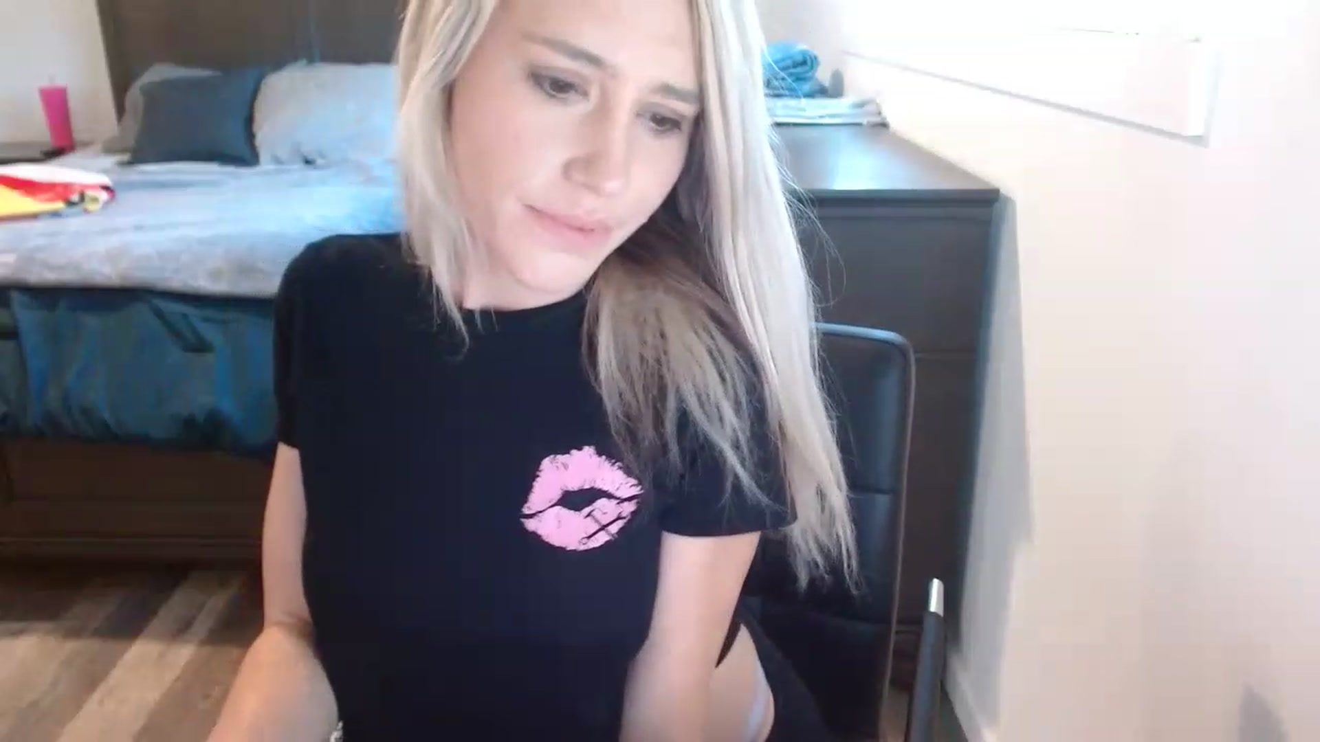 Gallery image thumbnail from blondmilf92's myfreecams stream on, 11/28/2022, 24:08 image 4 of 20