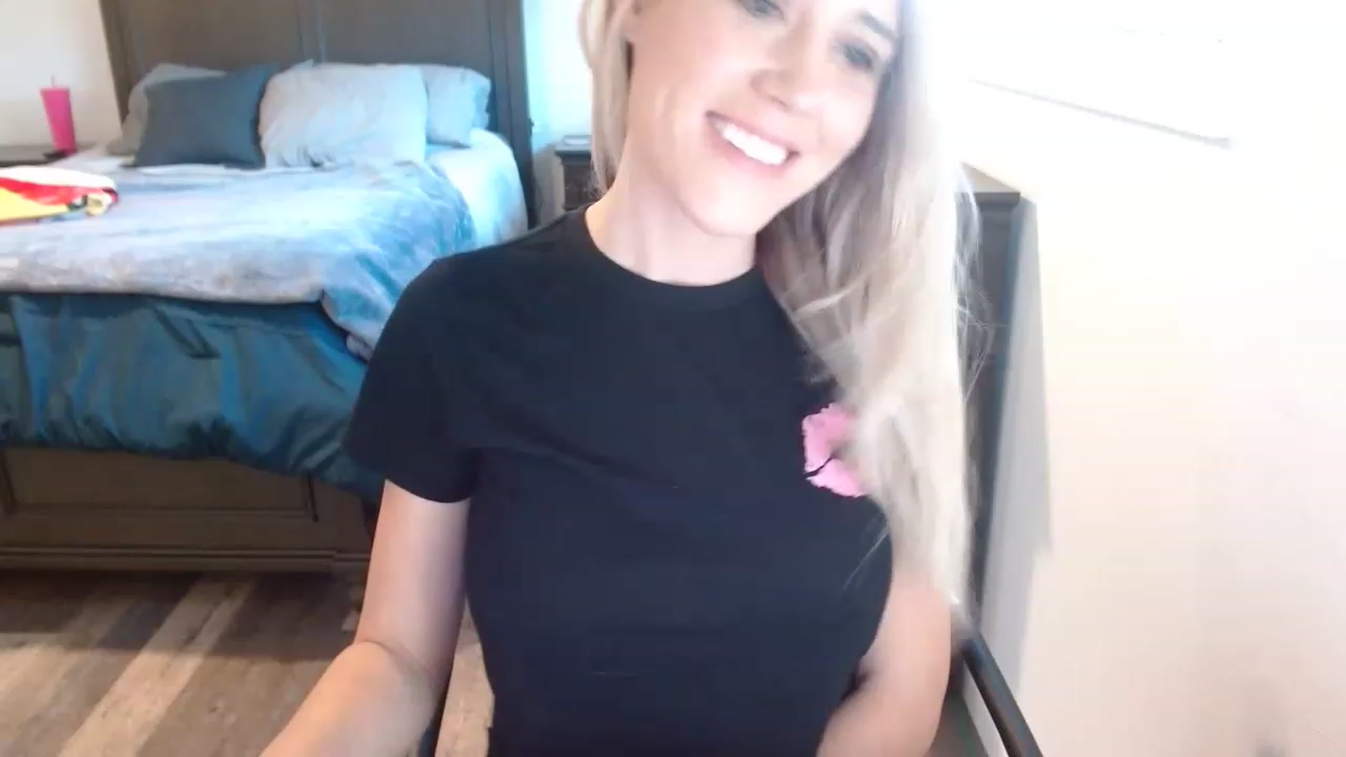Gallery image thumbnail from blondmilf92's myfreecams stream on, 11/28/2022, 24:08 image 3 of 20