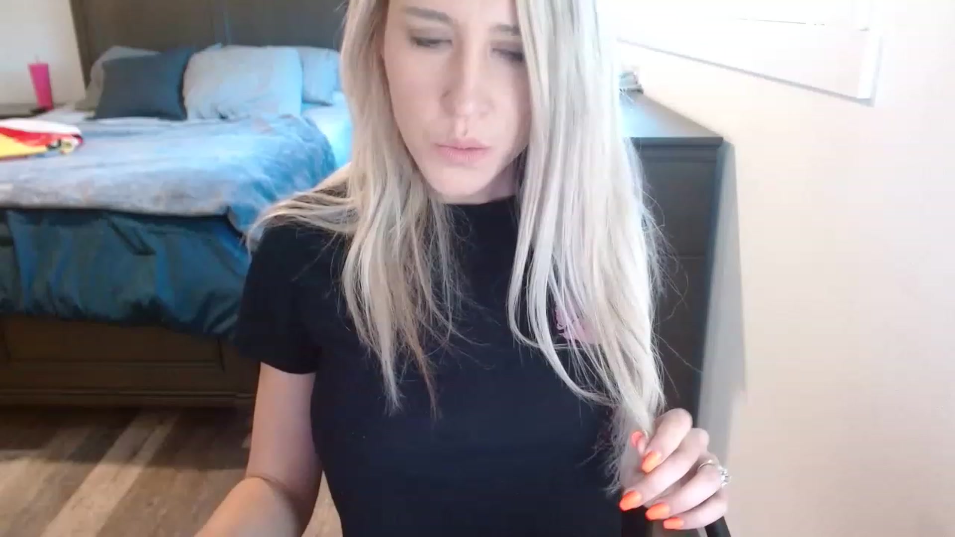 Gallery image thumbnail from blondmilf92's myfreecams stream on, 11/28/2022, 24:08 image 6 of 20