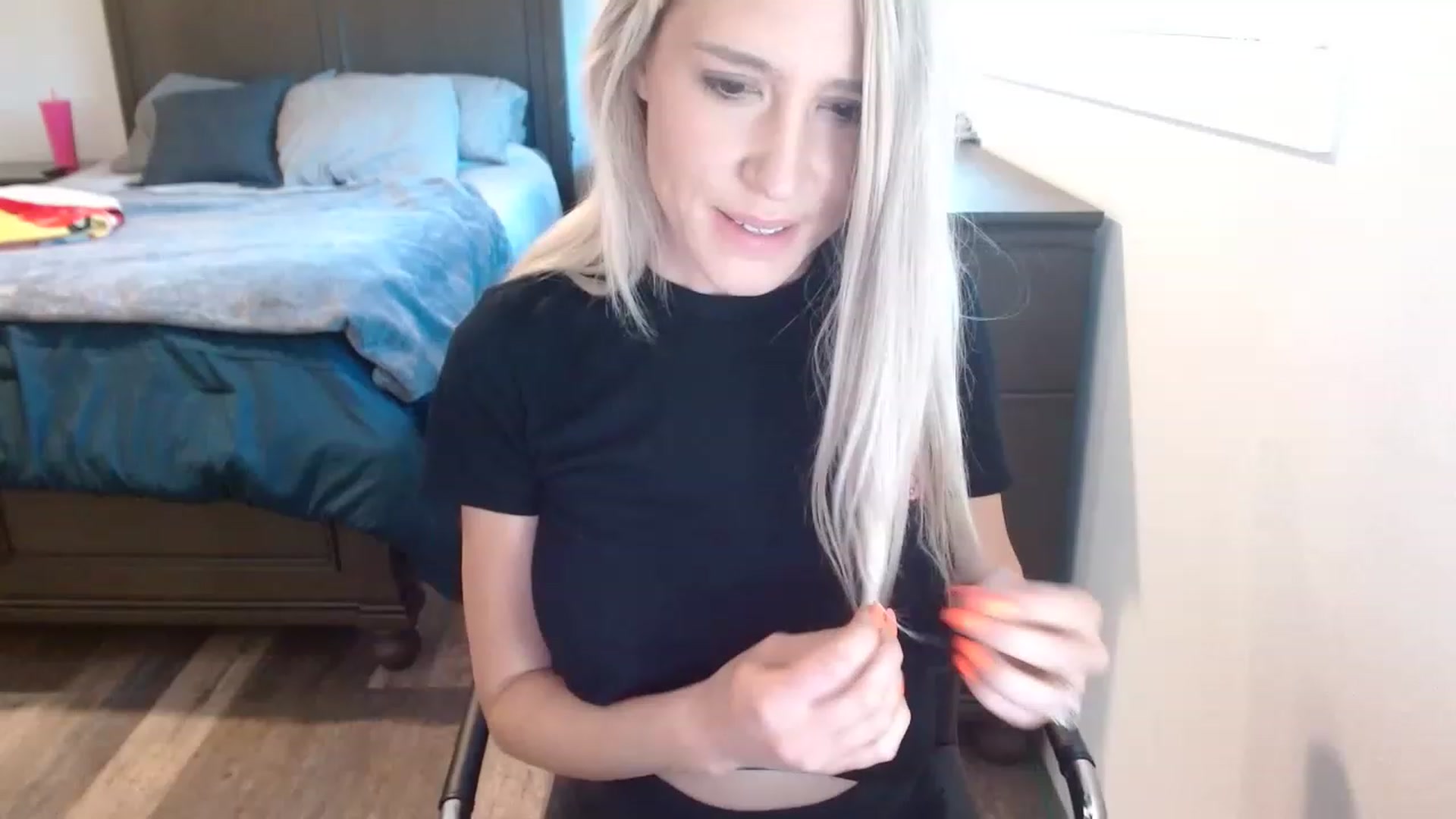 Gallery image thumbnail from blondmilf92's myfreecams stream on, 11/28/2022, 24:08 image 9 of 20