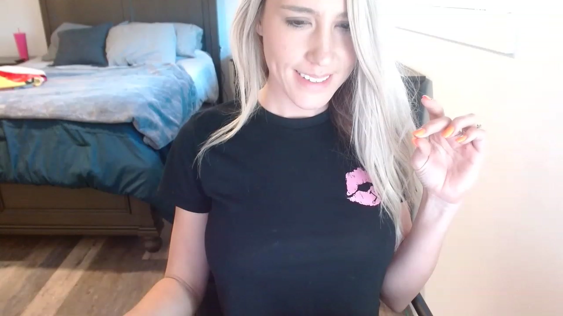 Gallery image thumbnail from blondmilf92's myfreecams stream on, 11/28/2022, 24:08 image 15 of 20