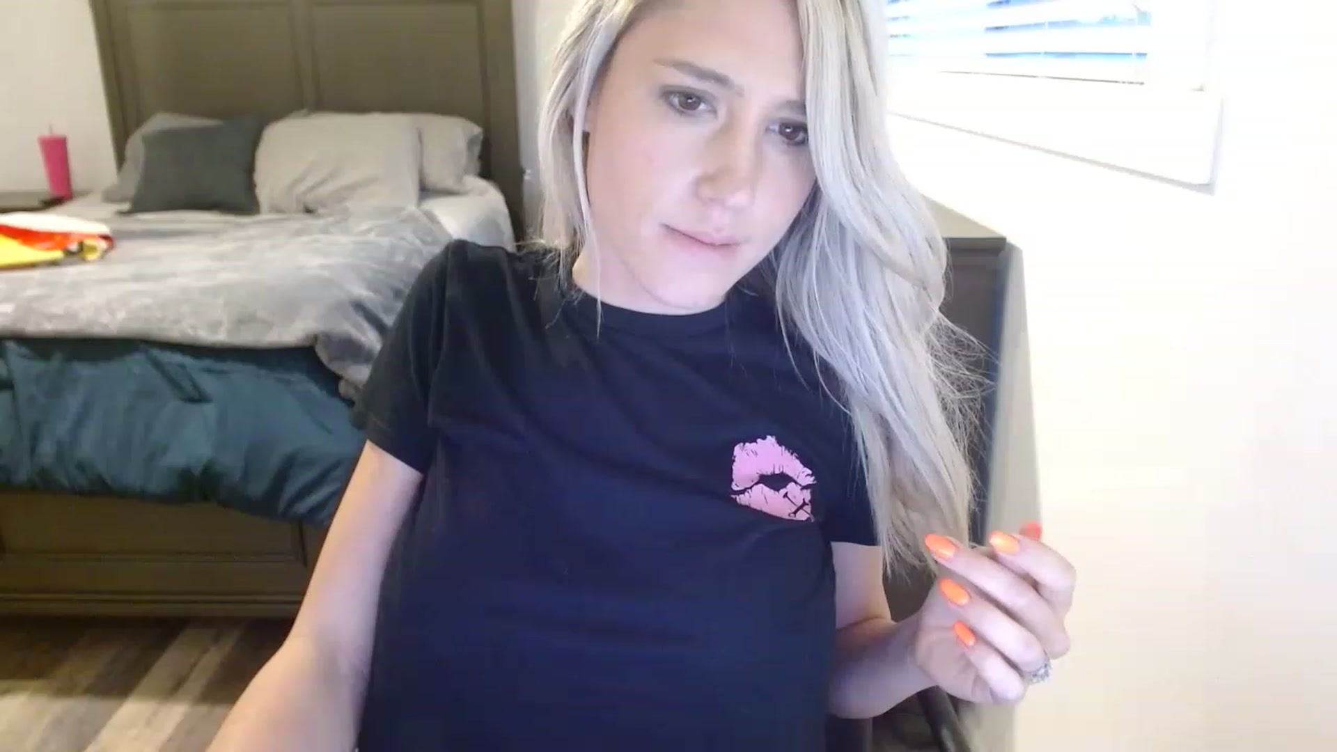 Gallery image thumbnail from blondmilf92's myfreecams stream on, 11/28/2022, 01:32 image 6 of 20