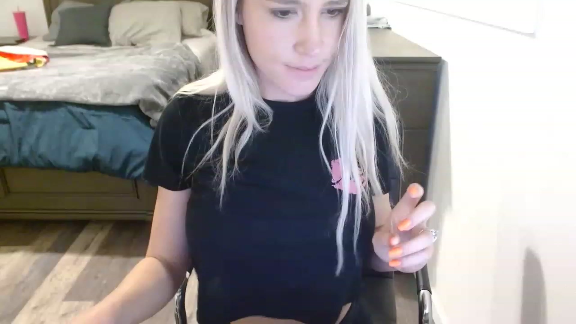 Gallery image thumbnail from blondmilf92's myfreecams stream on, 11/28/2022, 01:32 image 17 of 20