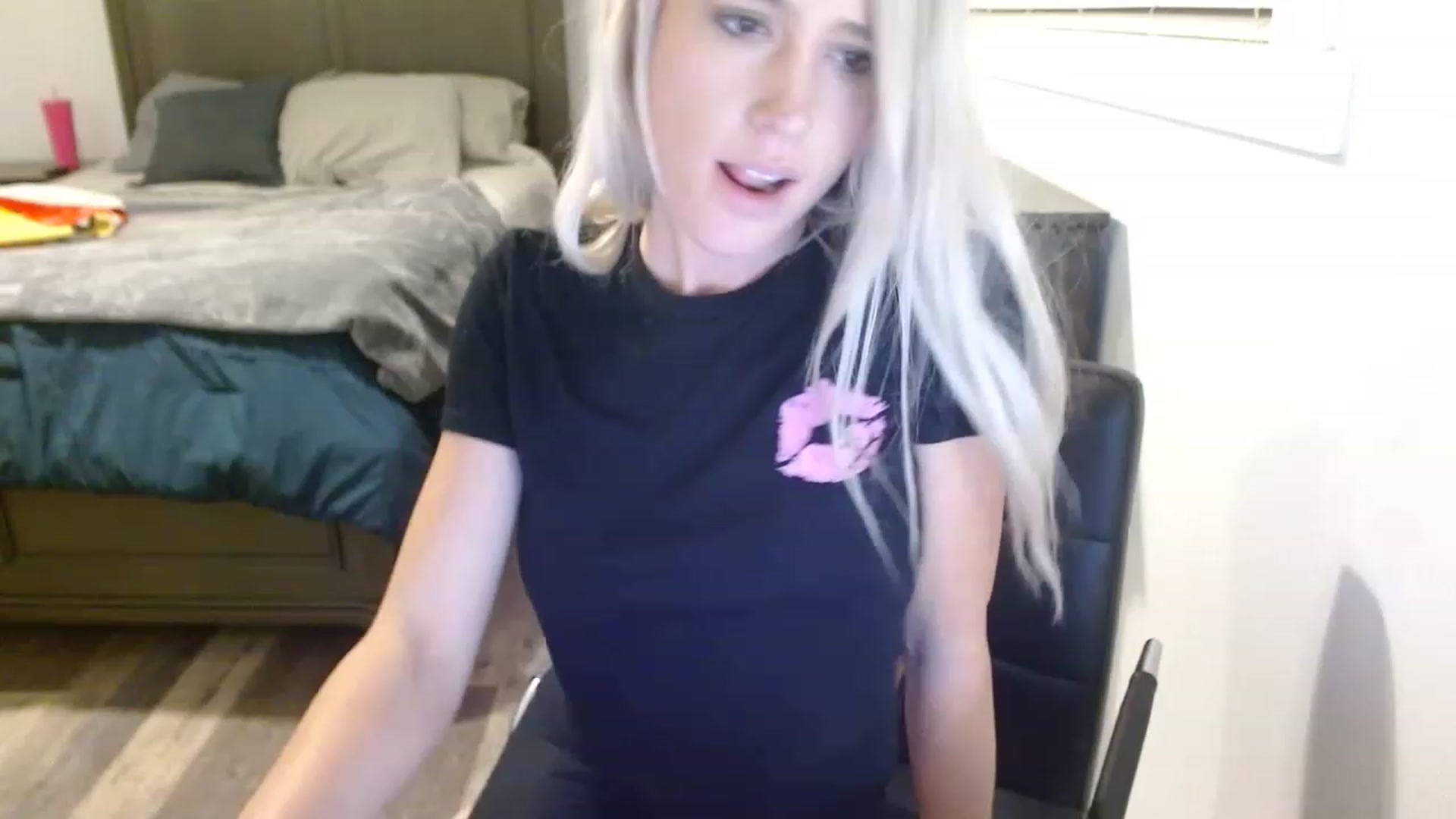 Gallery image thumbnail from blondmilf92's myfreecams stream on, 11/28/2022, 01:32 image 20 of 20