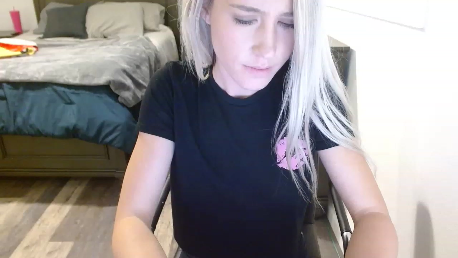 Gallery image thumbnail from blondmilf92's myfreecams stream on, 11/28/2022, 01:32 image 9 of 20