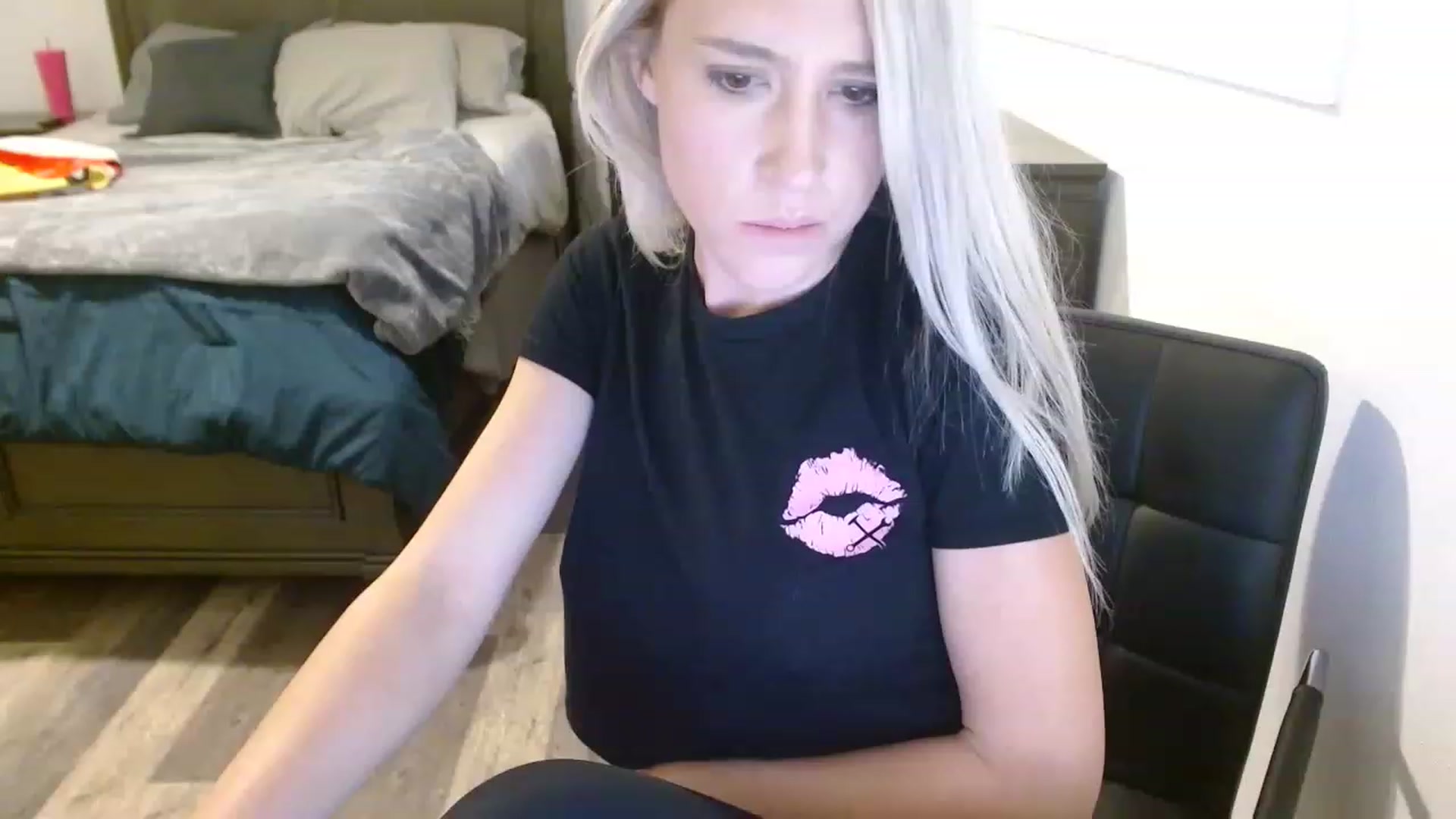 Gallery image thumbnail from blondmilf92's myfreecams stream on, 11/28/2022, 01:32 image 7 of 20