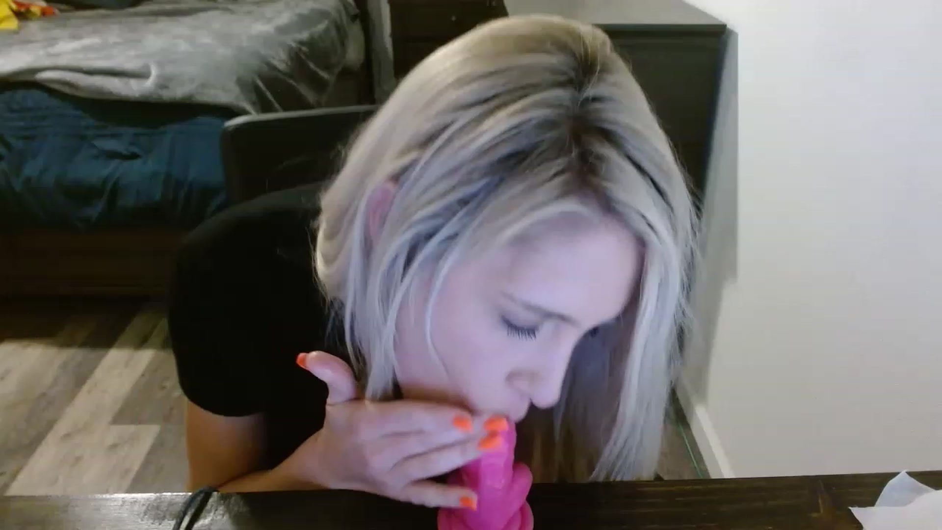 Gallery image thumbnail from blondmilf92's myfreecams stream on, 11/28/2022, 06:04 image 12 of 20