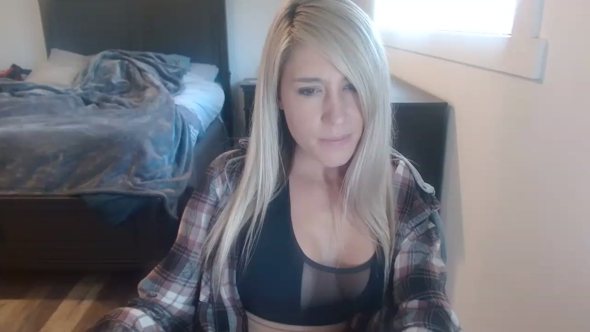 Gallery image thumbnail from blondmilf92's myfreecams stream on, 12/03/2022, 24:11 image 1 of 20