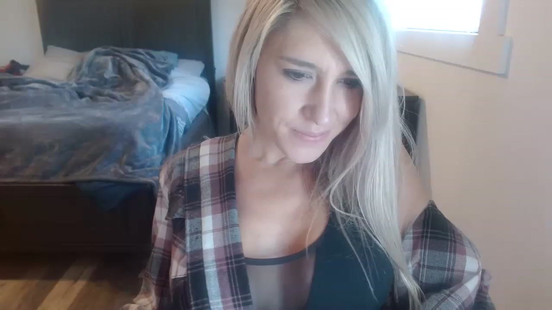 Gallery image thumbnail from blondmilf92's myfreecams stream on, 12/03/2022, 24:11 image 3 of 20