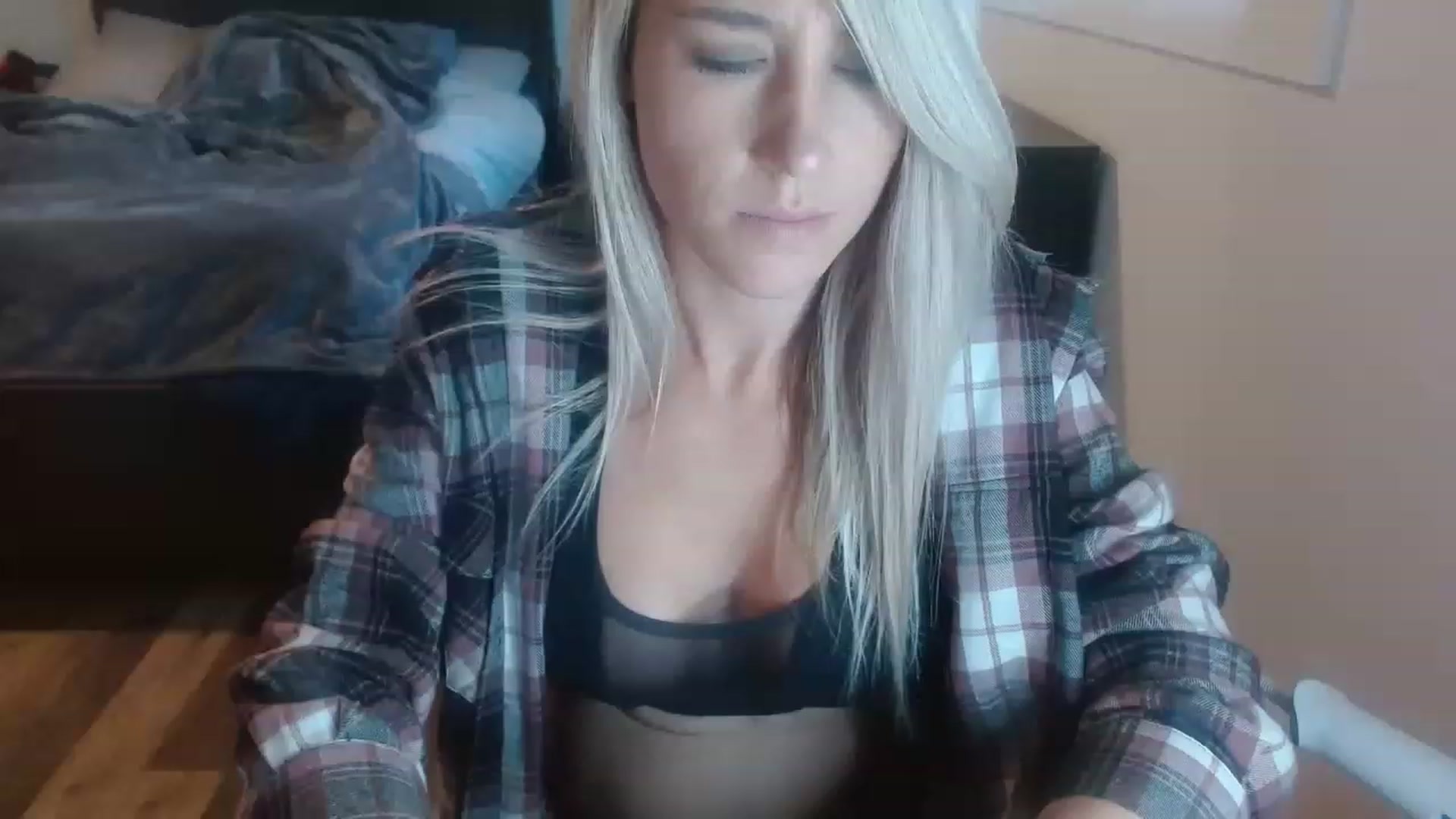 Gallery image thumbnail from blondmilf92's myfreecams stream on, 12/03/2022, 24:11 image 14 of 20