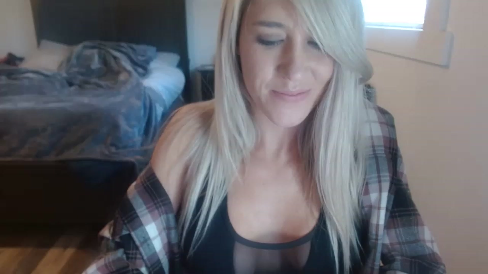 Gallery image thumbnail from blondmilf92's myfreecams stream on, 12/03/2022, 24:11 image 4 of 20