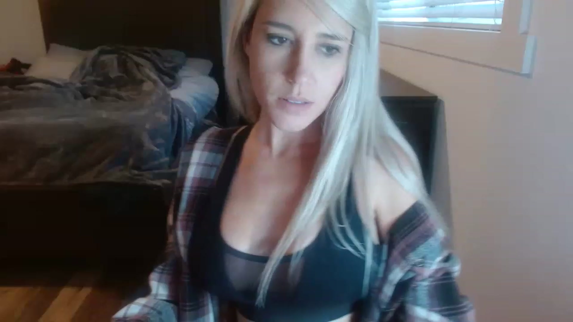 Gallery image thumbnail from blondmilf92's myfreecams stream on, 12/03/2022, 01:21 image 5 of 20