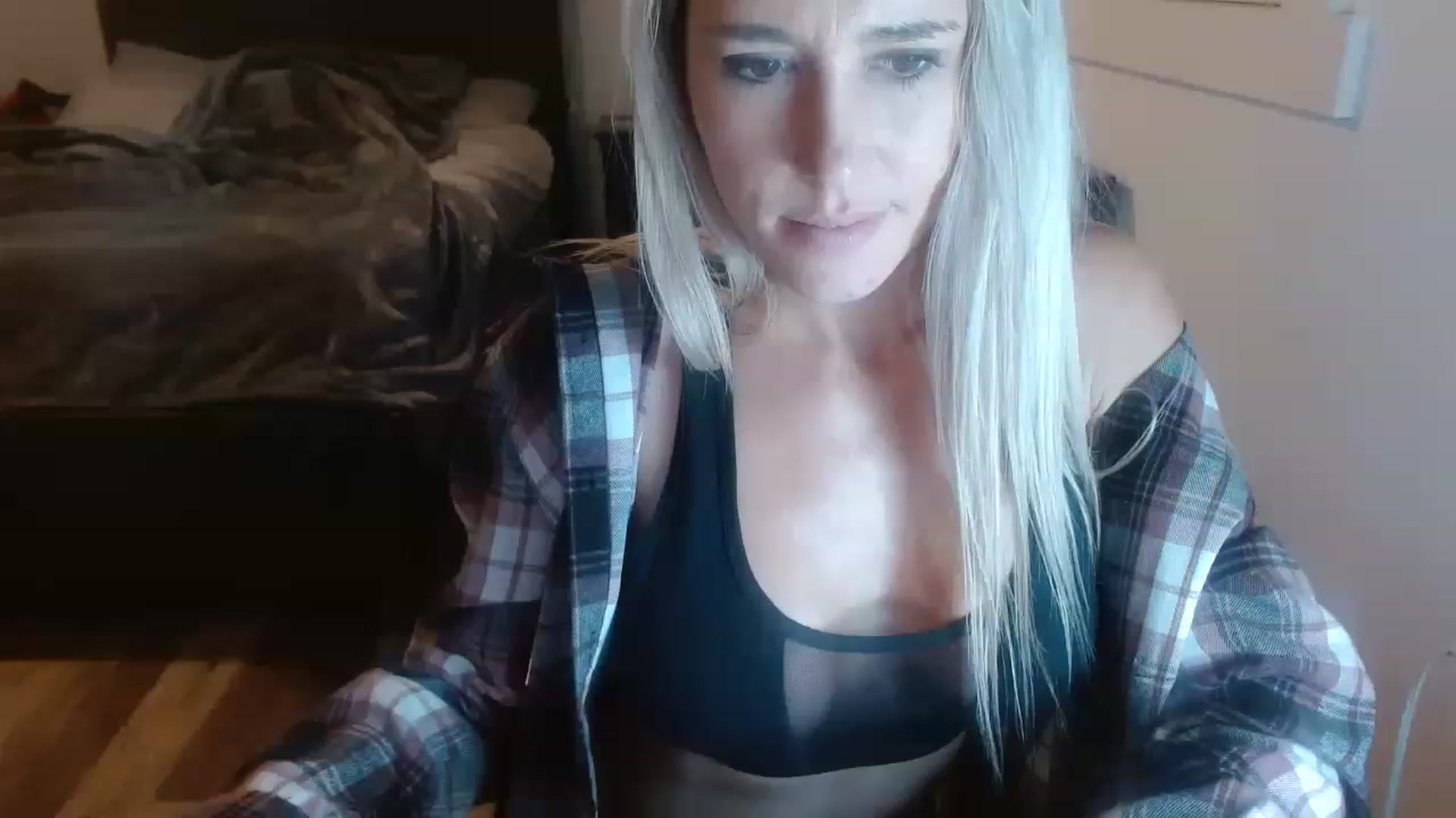 Gallery image thumbnail from blondmilf92's myfreecams stream on, 12/03/2022, 01:21 image 16 of 20