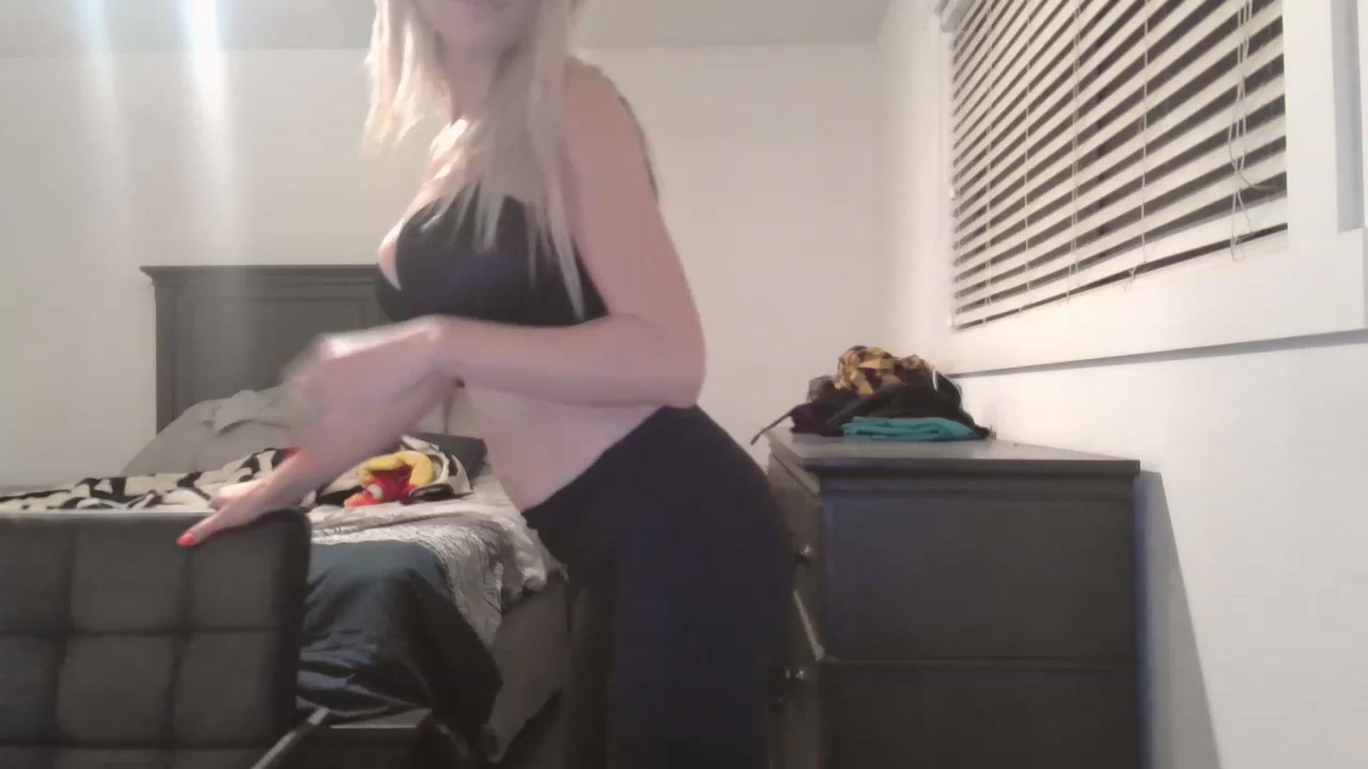 Gallery image thumbnail from blondmilf92's myfreecams stream on, 12/06/2022, 05:55 image 5 of 20