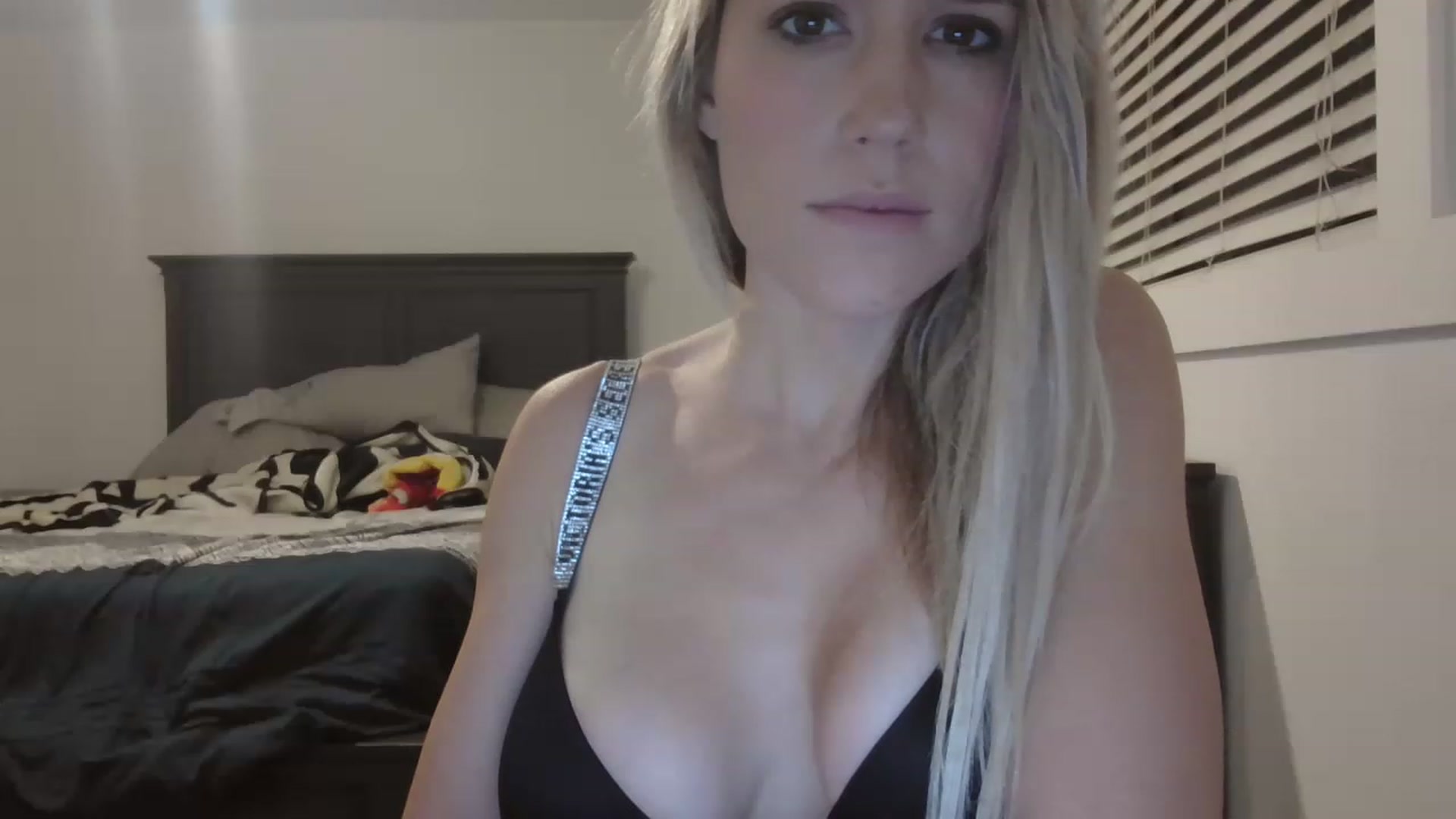 Gallery image thumbnail from blondmilf92's myfreecams stream on, 12/06/2022, 05:55 image 7 of 20