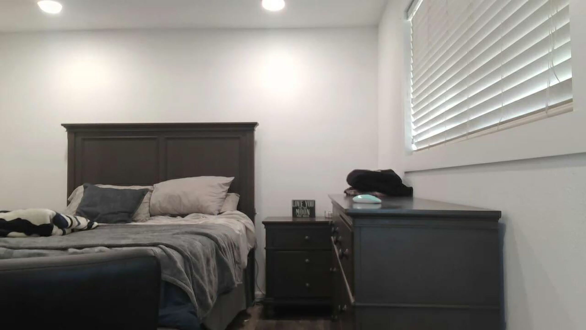 Gallery image thumbnail from blondmilf92's myfreecams stream on, 12/08/2022, 20:30 image 12 of 20