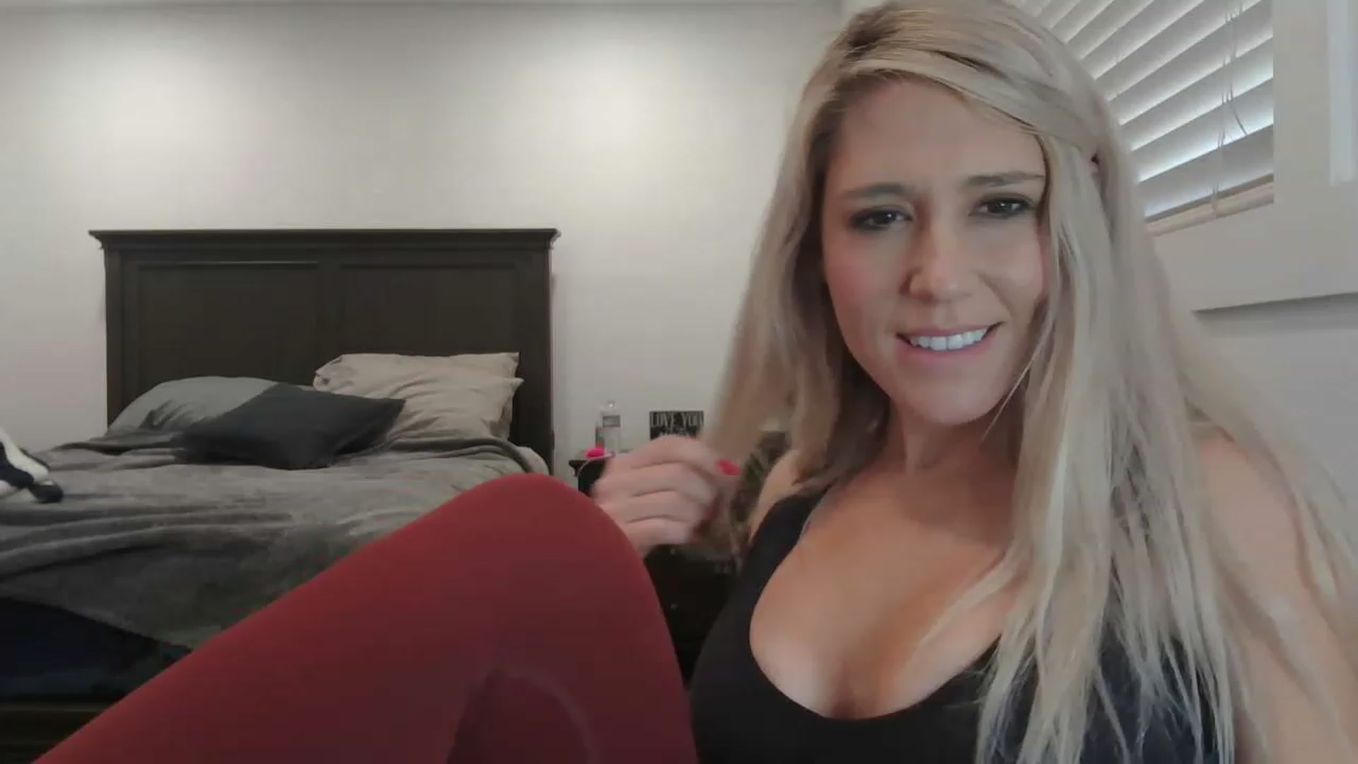 Gallery image thumbnail from blondmilf92's myfreecams stream on, 12/09/2022, 20:16 image 3 of 20