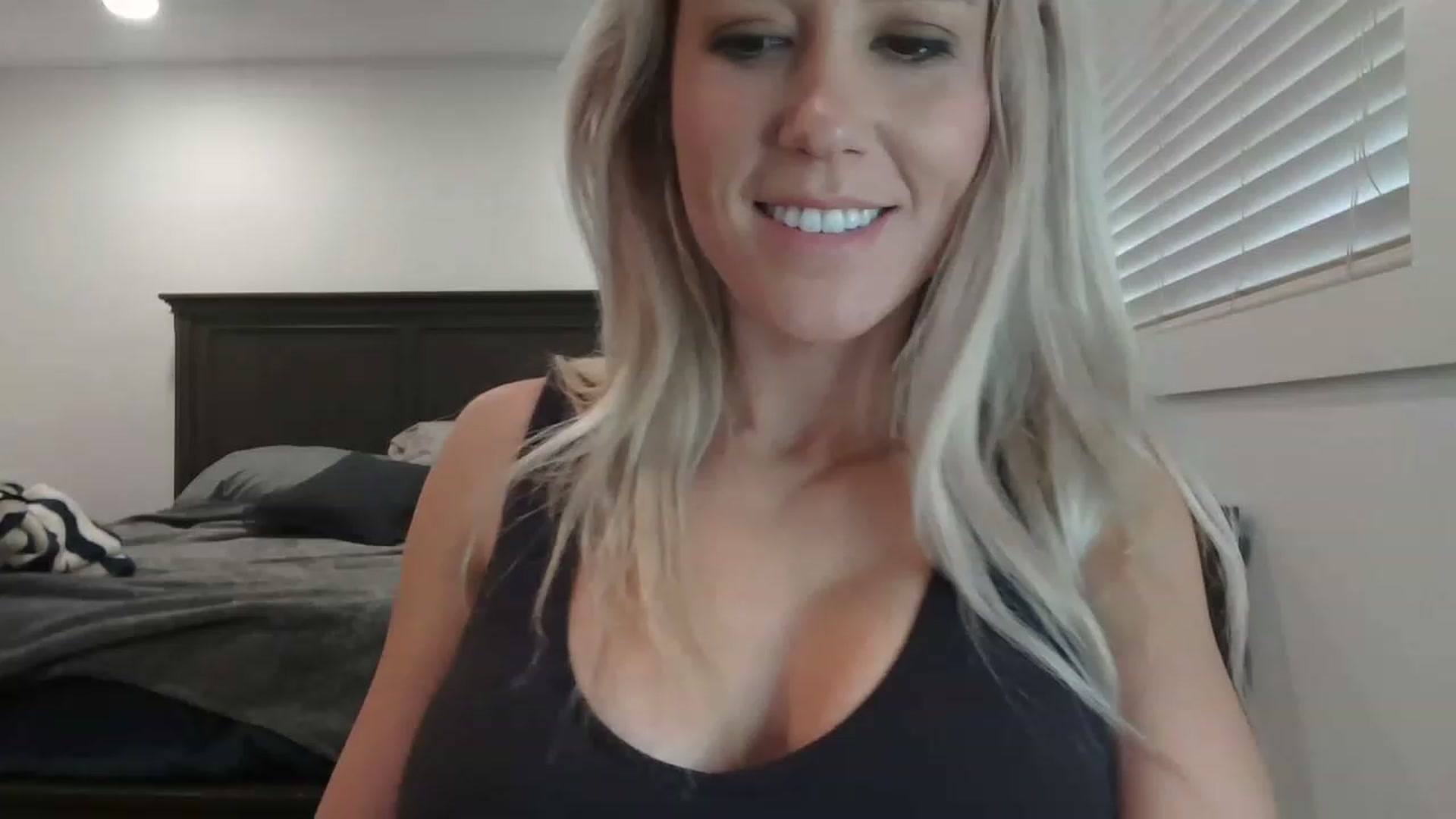 Gallery image thumbnail from blondmilf92's myfreecams stream on, 12/09/2022, 20:16 image 7 of 20