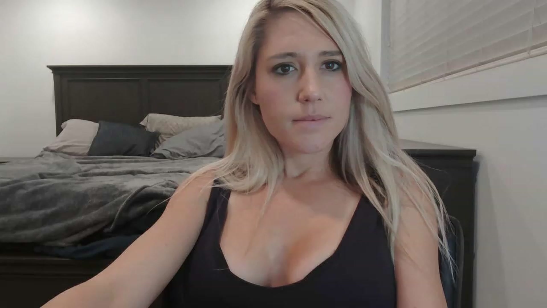 Gallery image thumbnail from blondmilf92's myfreecams stream on, 12/11/2022, 01:10 image 5 of 20
