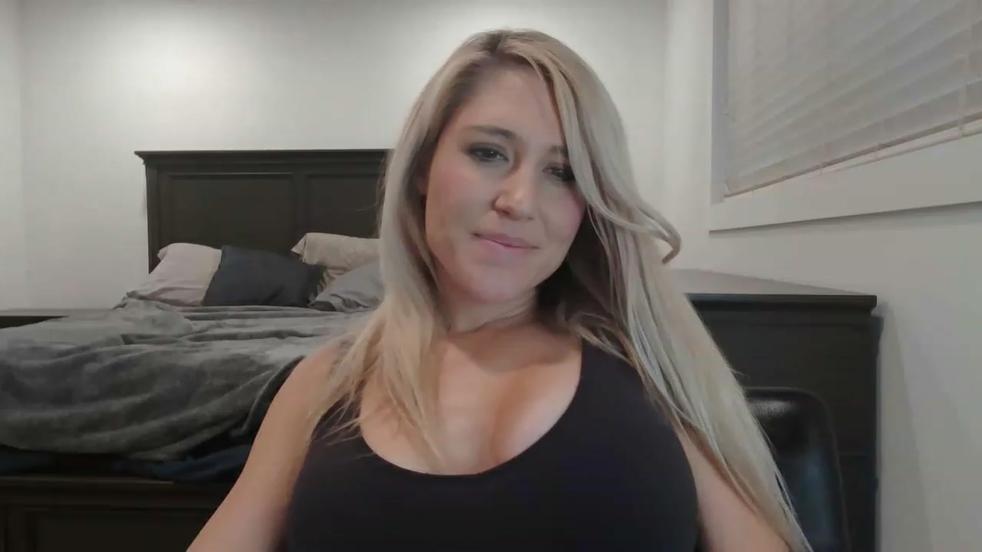 Gallery image thumbnail from blondmilf92's myfreecams stream on, 12/11/2022, 01:10 image 2 of 20