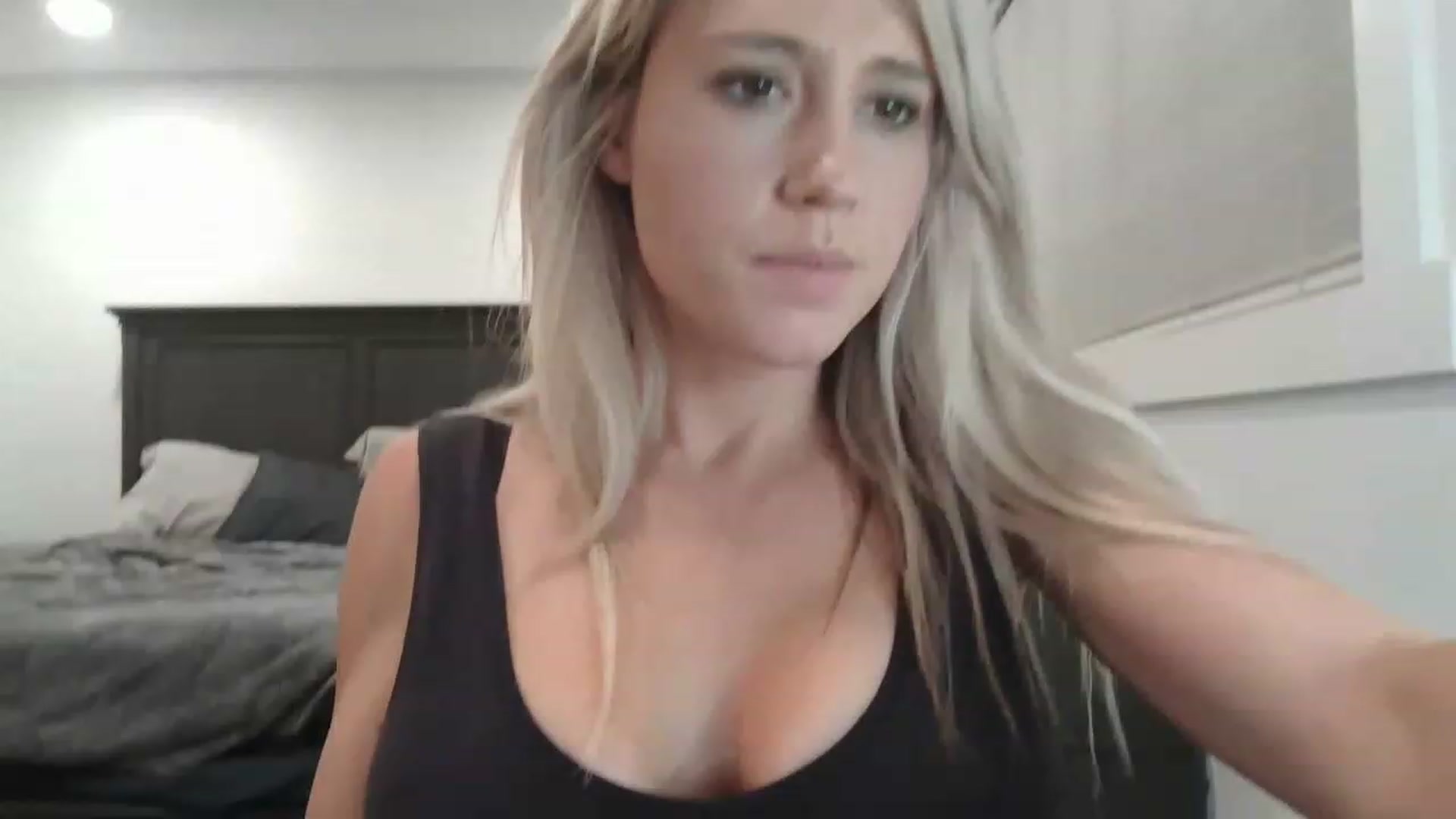 Gallery image thumbnail from blondmilf92's myfreecams stream on, 12/11/2022, 05:40 image 18 of 20