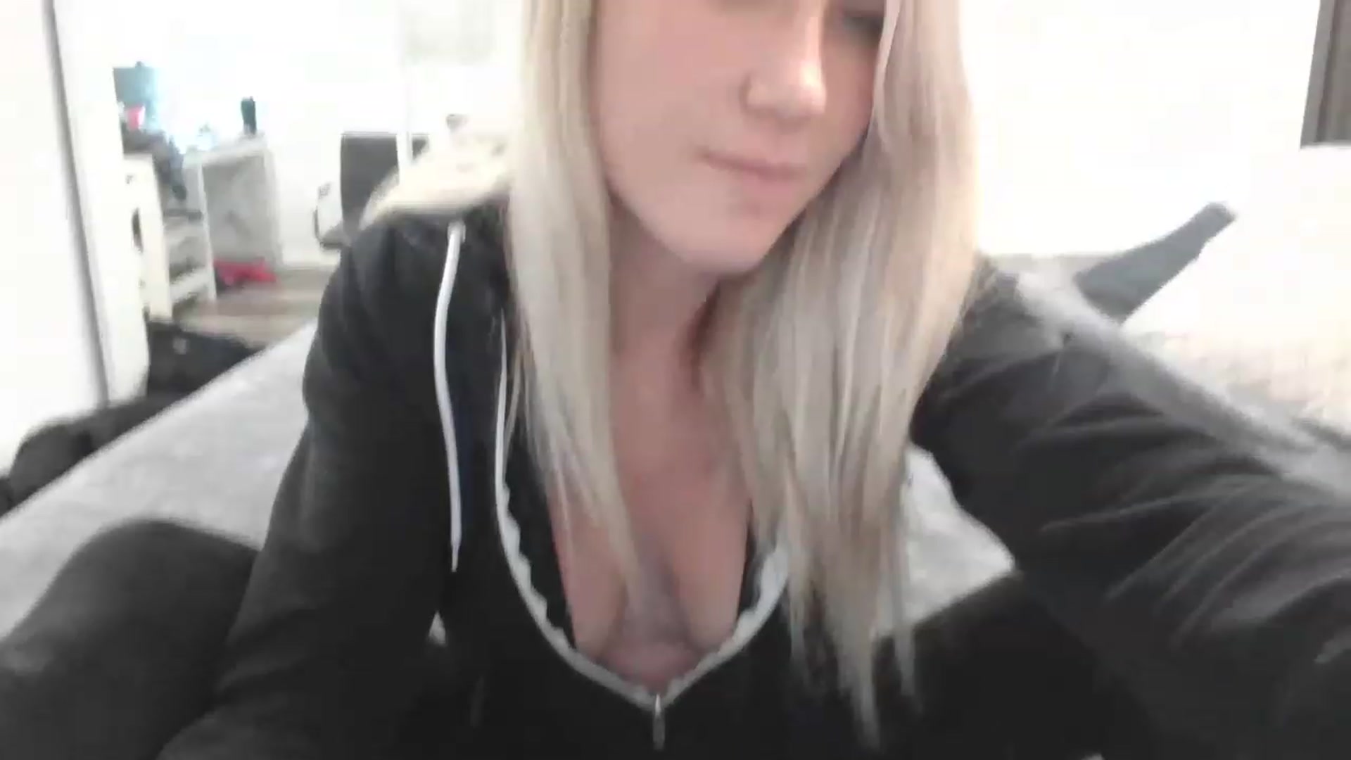 Gallery image thumbnail from blondmilf92's myfreecams stream on, 12/13/2022, 05:10 image 7 of 20