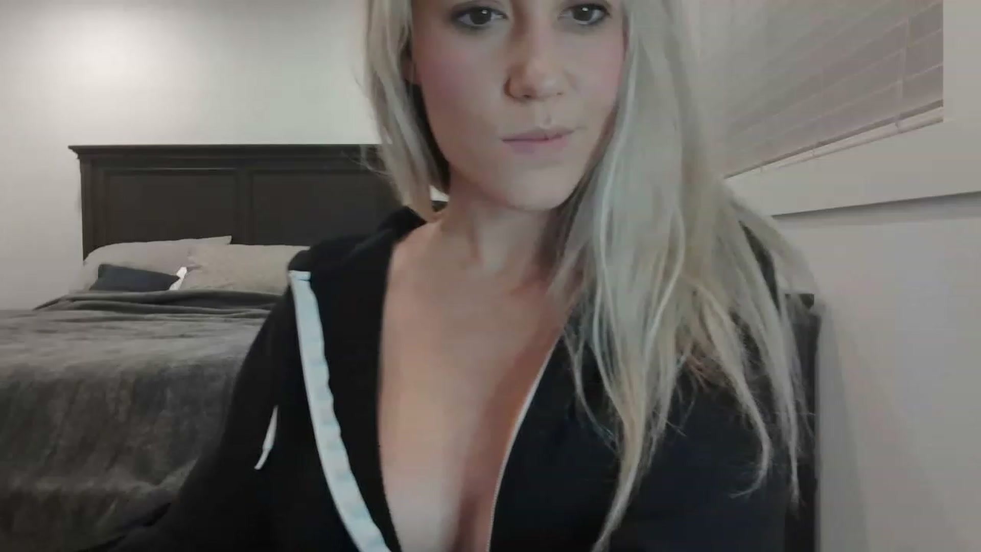 Gallery image thumbnail from blondmilf92's myfreecams stream on, 12/13/2022, 05:10 image 20 of 20