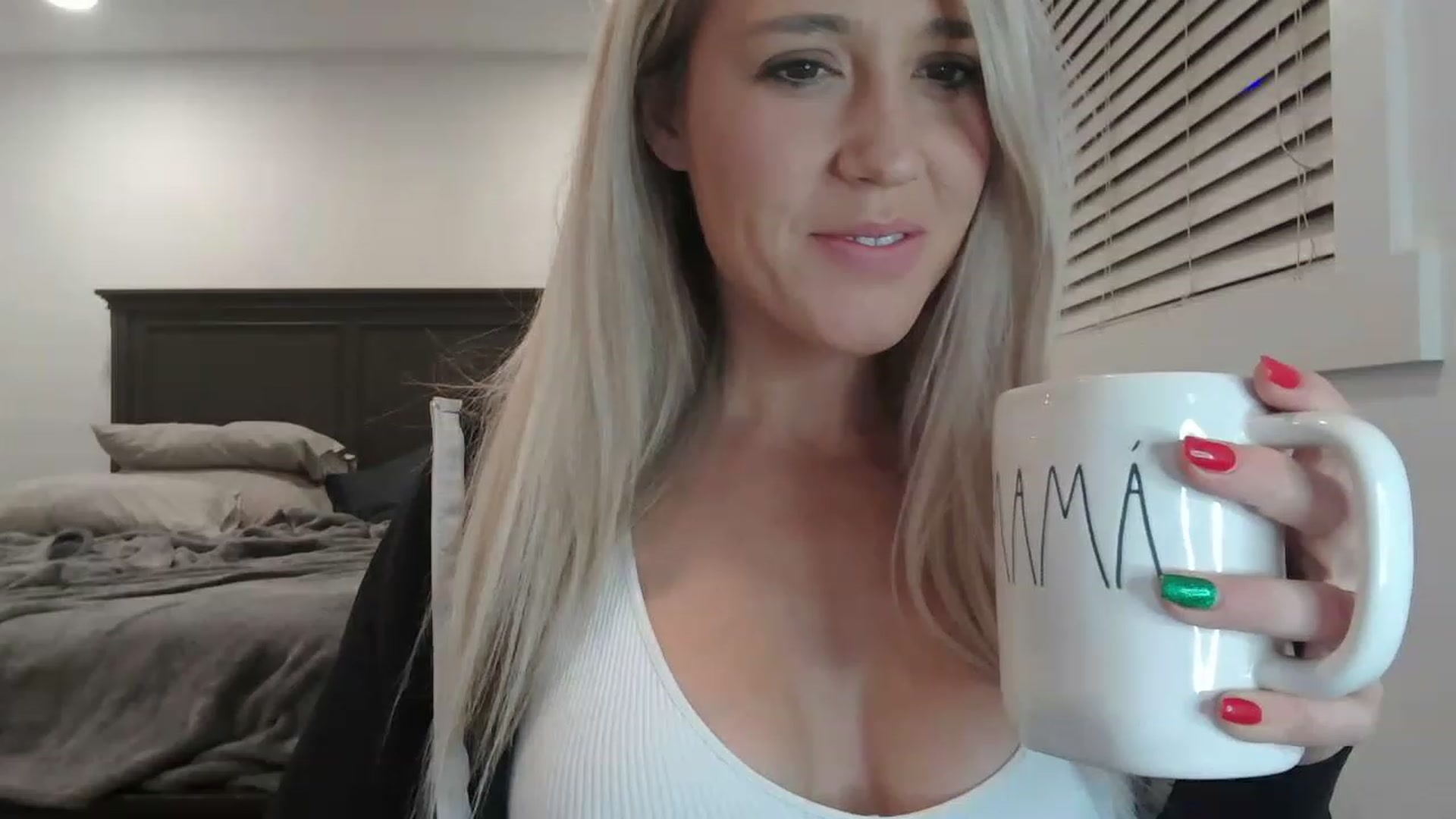 Gallery image thumbnail from blondmilf92's myfreecams stream on, 12/15/2022, 04:53 image 5 of 20