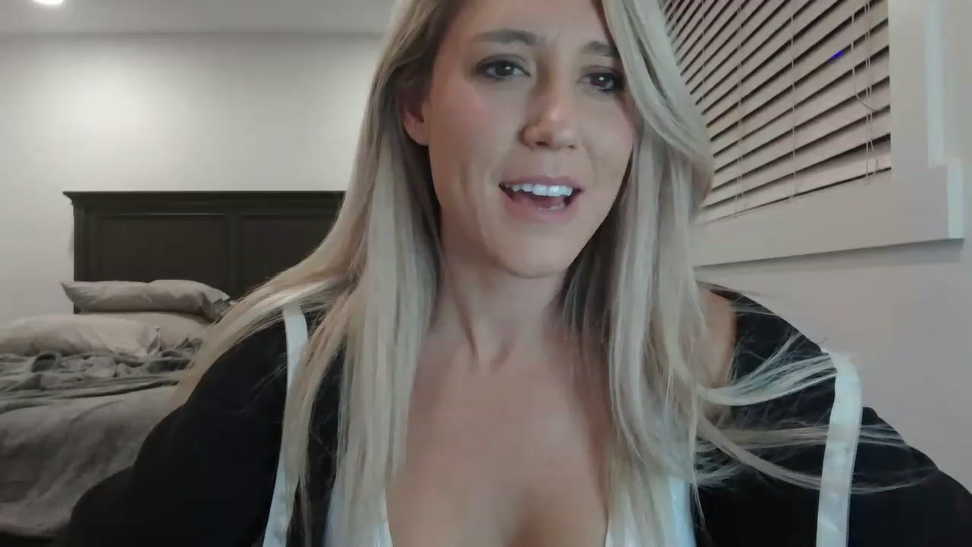 Gallery image thumbnail from blondmilf92's myfreecams stream on, 12/15/2022, 04:53 image 7 of 20