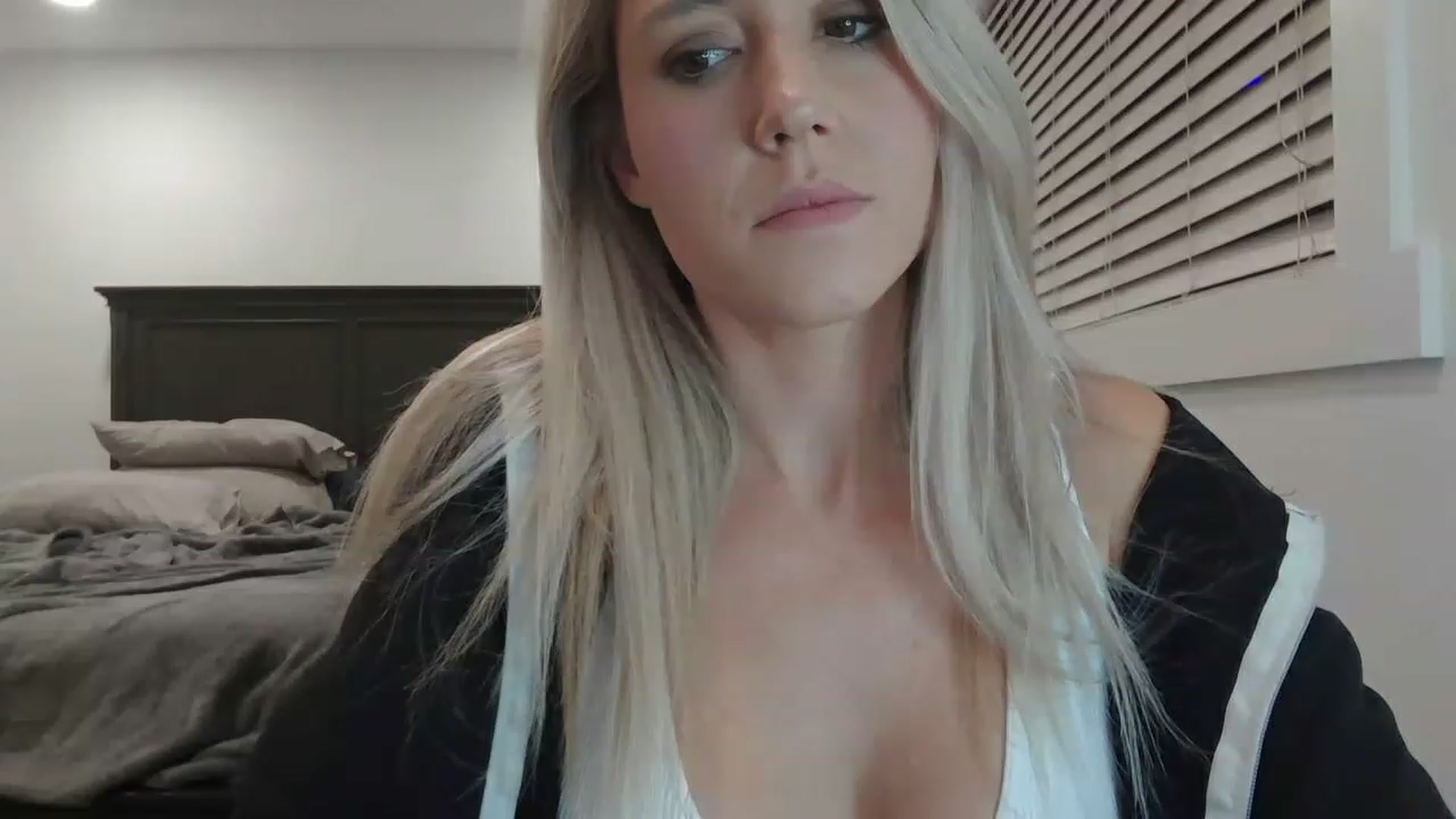 Gallery image thumbnail from blondmilf92's myfreecams stream on, 12/15/2022, 04:53 image 8 of 20