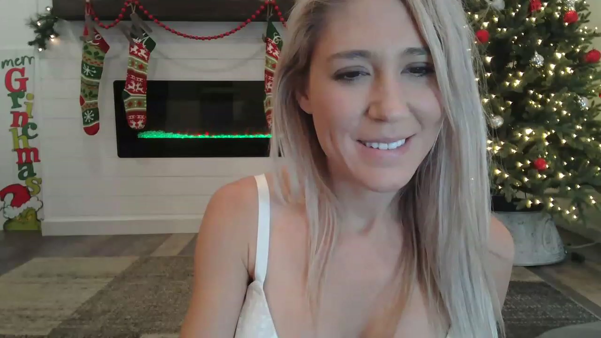 Gallery image thumbnail from blondmilf92's myfreecams stream on, 12/15/2022, 20:43 image 14 of 20
