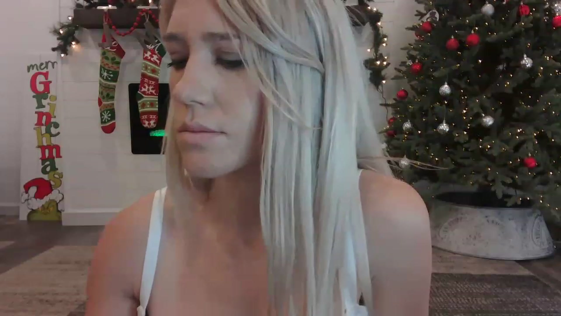 Gallery image thumbnail from blondmilf92's myfreecams stream on, 12/15/2022, 21:28 image 17 of 20