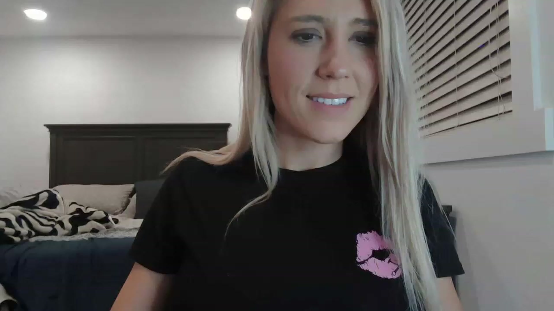 Gallery image thumbnail from blondmilf92's myfreecams stream on, 12/16/2022, 04:46 image 10 of 20