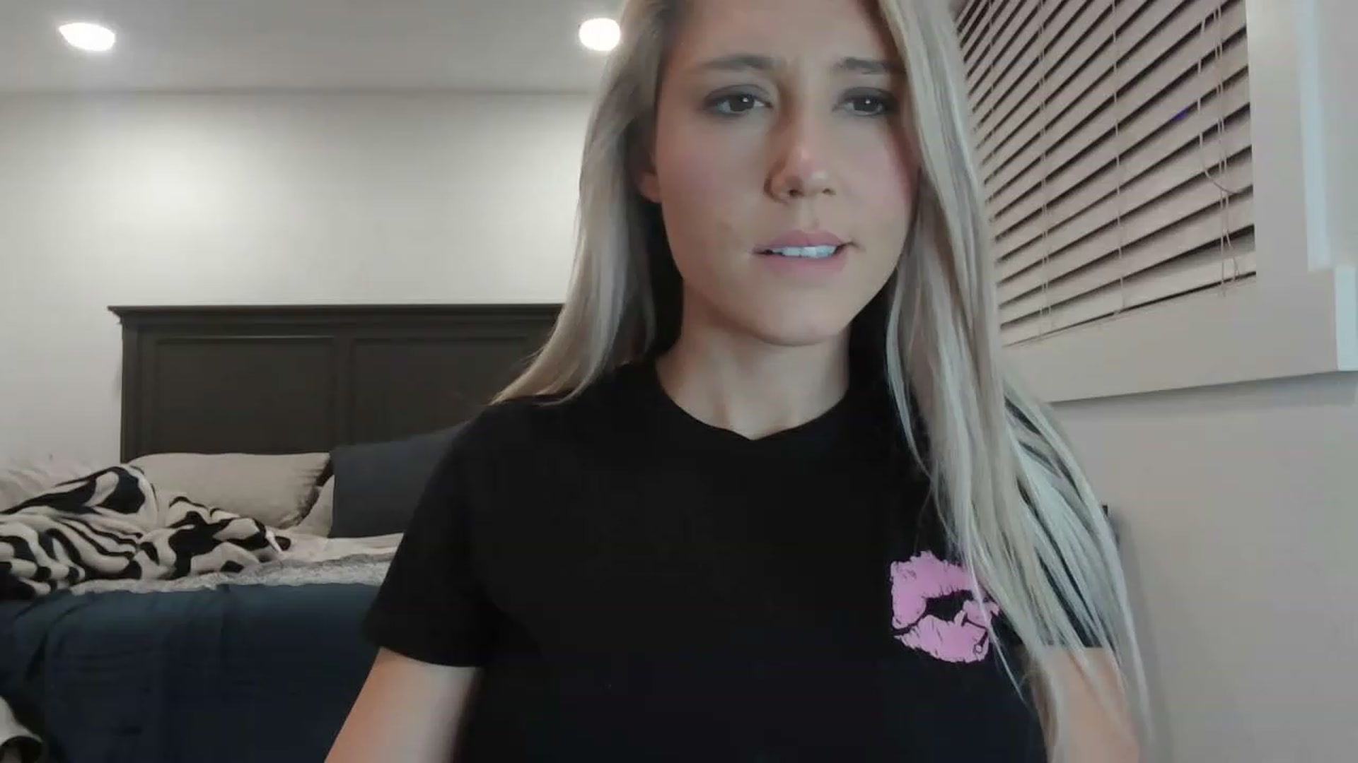 Gallery image thumbnail from blondmilf92's myfreecams stream on, 12/16/2022, 04:46 image 6 of 20