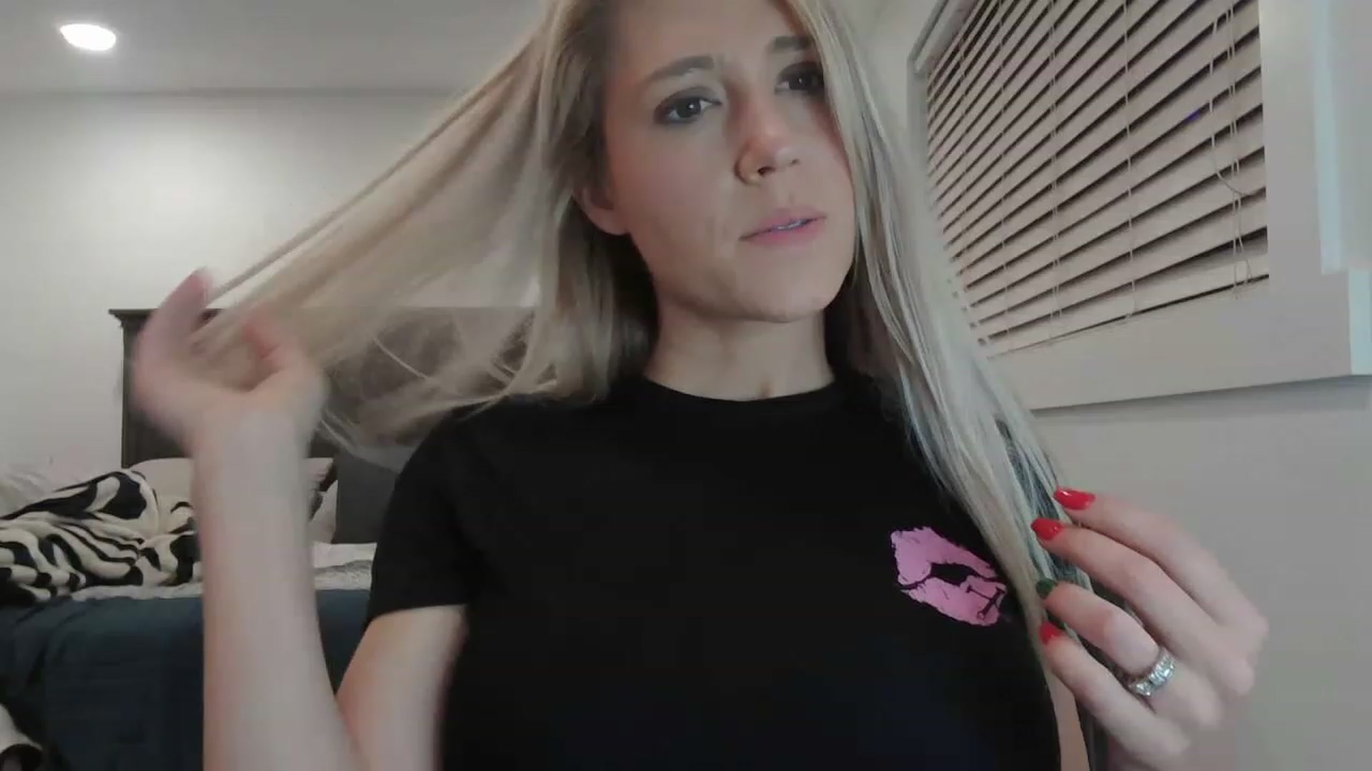 Gallery image thumbnail from blondmilf92's myfreecams stream on, 12/16/2022, 04:46 image 12 of 20