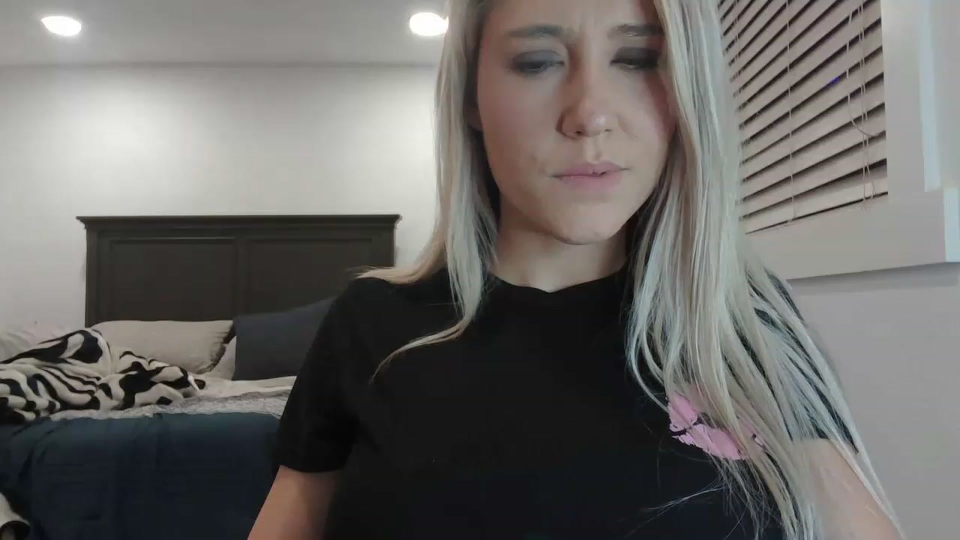 Gallery image thumbnail from blondmilf92's myfreecams stream on, 12/16/2022, 04:46 image 9 of 20