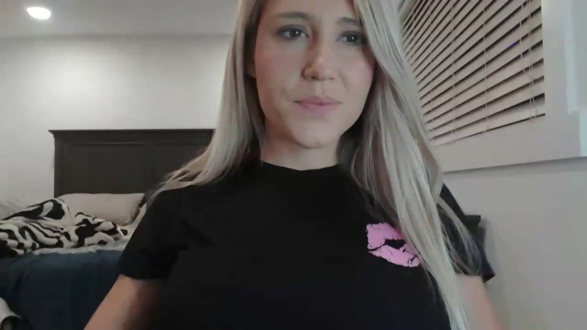 Gallery image thumbnail from blondmilf92's myfreecams stream on, 12/16/2022, 04:46 image 17 of 20