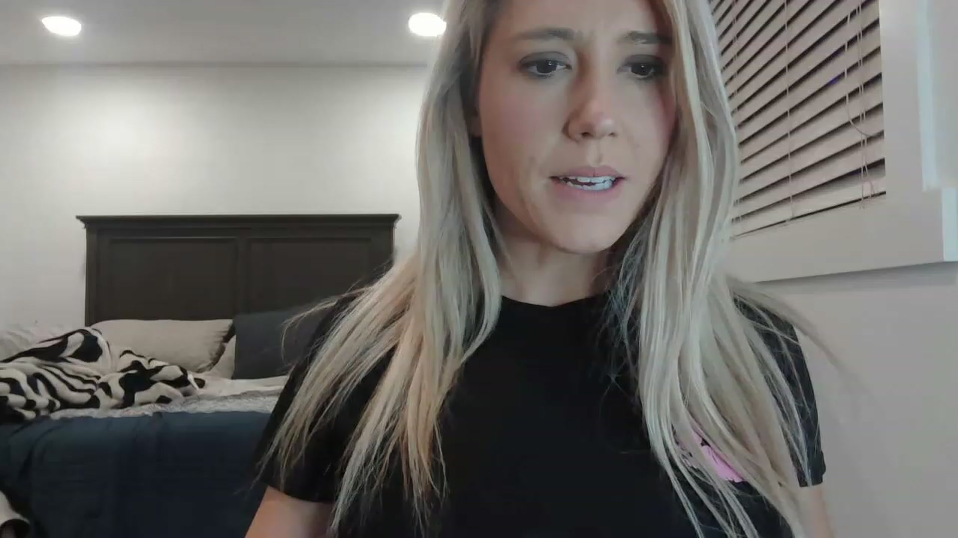 Gallery image thumbnail from blondmilf92's myfreecams stream on, 12/16/2022, 04:46 image 4 of 20
